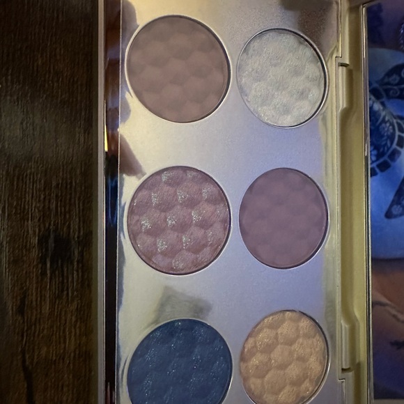 Still Blue Realm Eye Shadow Pallet, NIB - Picture 4 of 4